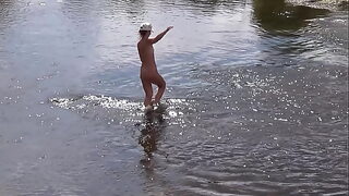 son mom while bathing
